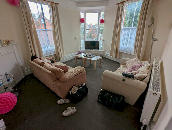 3 Bedroom Flat To Rent In Erleigh Road, Reading, Berkshire, RG1