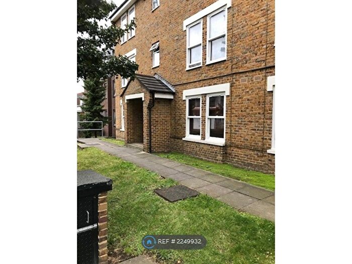 1 Bedroom Flat To Rent In Well Street, London, E9