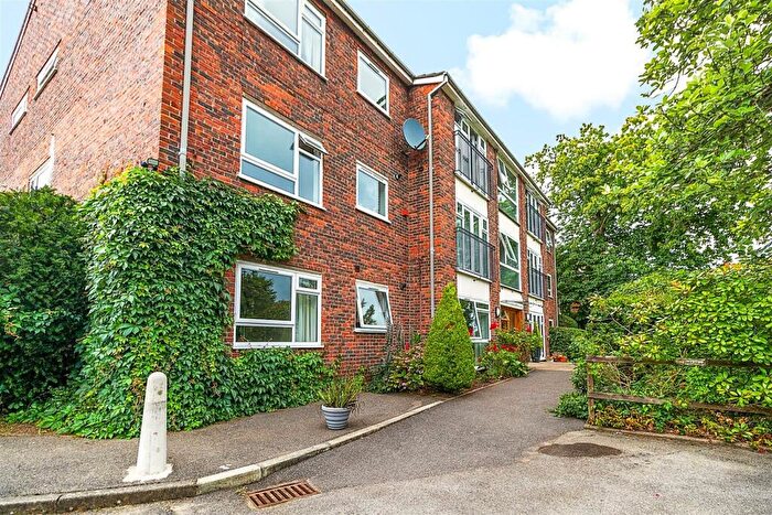 2 Bedroom Apartment To Rent In Weybridge, KT13
