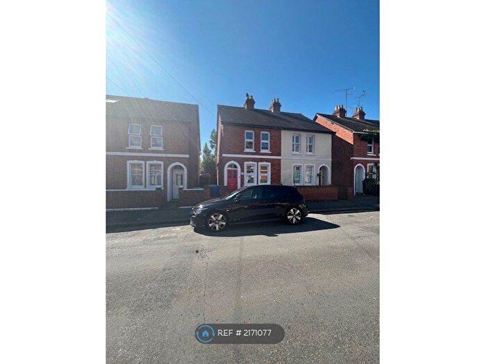 3 Bedroom Semi-Detached House To Rent In College Rise, Maidenhead, SL6