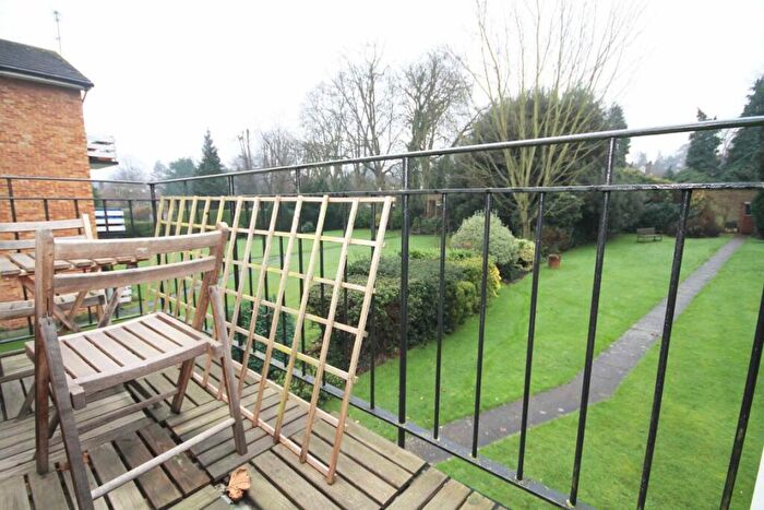 1 Bedroom Flat To Rent In Lovelace Road, Surbiton, KT6