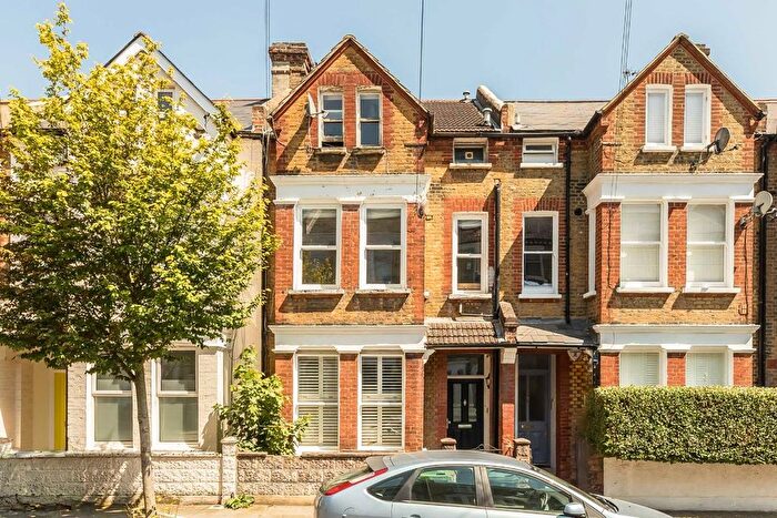 1 Bedroom Flat To Rent In Kenwyn Road, Clapham High Street, SW4