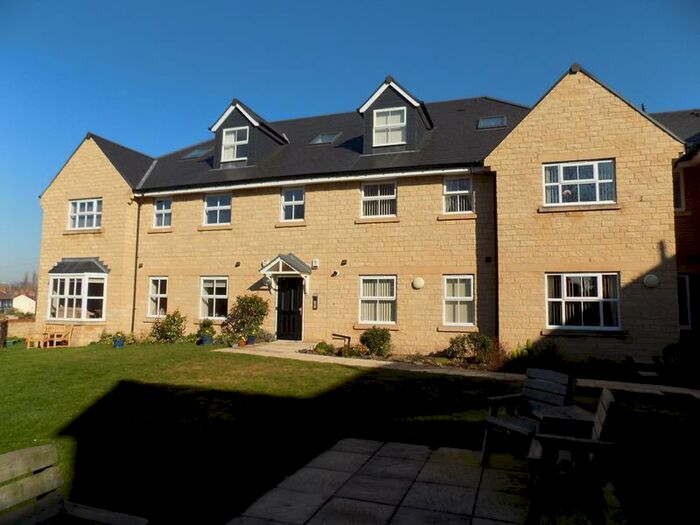 2 Bedroom Apartment To Rent In Grove Court, Worksop, S80
