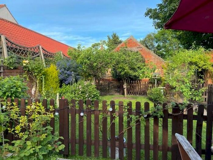 2 Bedroom Cottage For Sale In High Street, Brant Broughton, LN5