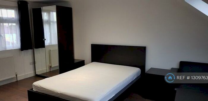 Studio To Rent In Sandymount Avenue, Stanmore, HA7