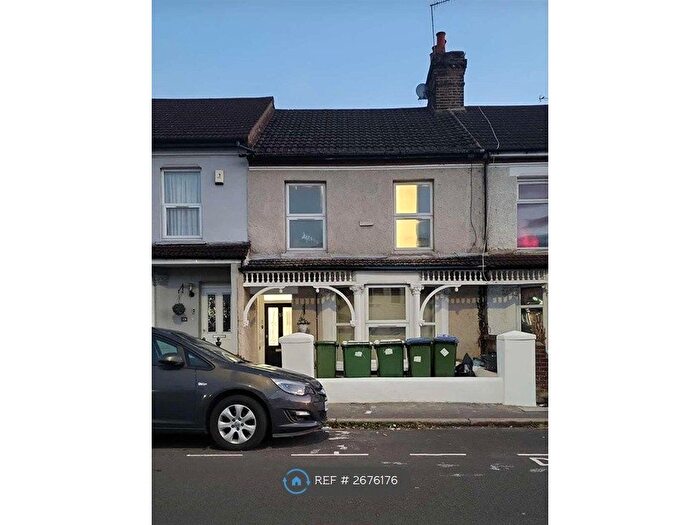 2 Bedroom Flat To Rent In Gilbert Road, Belvedere, DA17