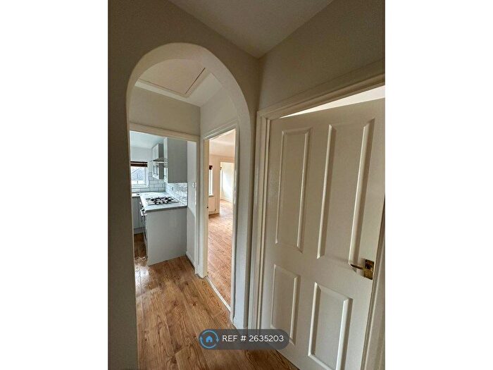 1 Bedroom Flat To Rent In Osborne Road, Watford, WD24