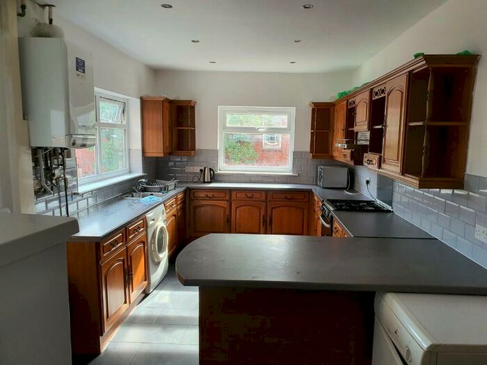 5 Bedroom Semi-Detached House To Rent In Harrington Drive, Nottingham, Nottinghamshire, NG7