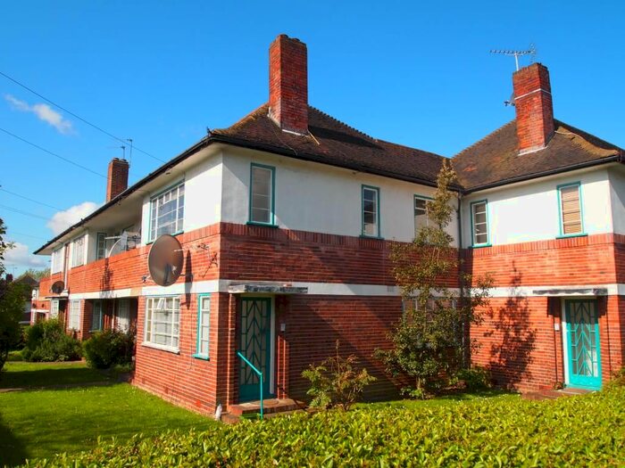 2 Bedroom Maisonette To Rent In Ossulton Way, Hampstead Gdn Suburb, London, N2