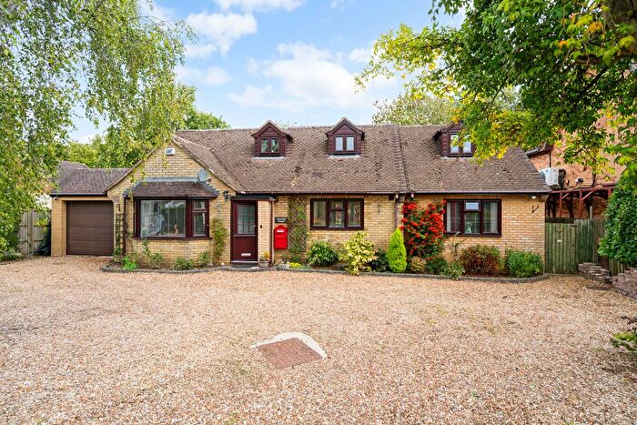 4 Bedroom Detached Bungalow For Sale In Main Road, Farthinghoe, NN13