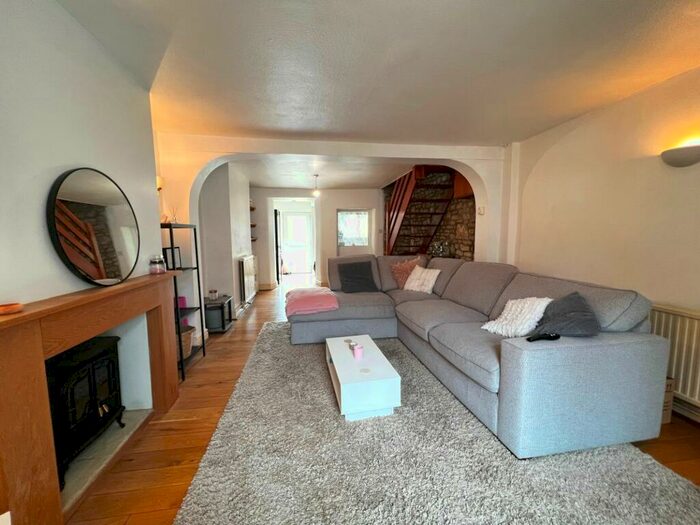 3 Bedroom End Of Terrace House To Rent In Victoria Road, Cirencester, GL7