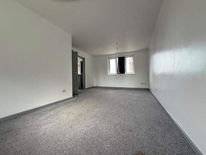 1 Bedroom Apartment To Rent In Cecil Avenue, Bradford, BD7