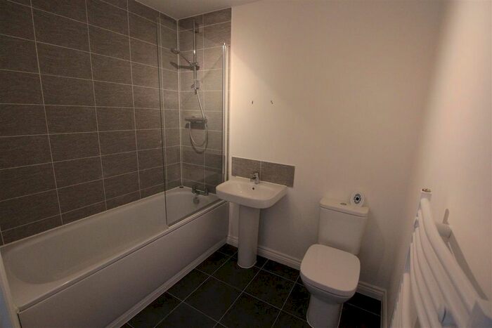 1 Bedroom Flat To Rent In Manor Way, Borehamwood, WD6