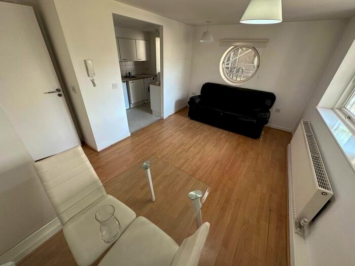 2 Bedroom Flat To Rent In Royal Quay, Liverpool, L3