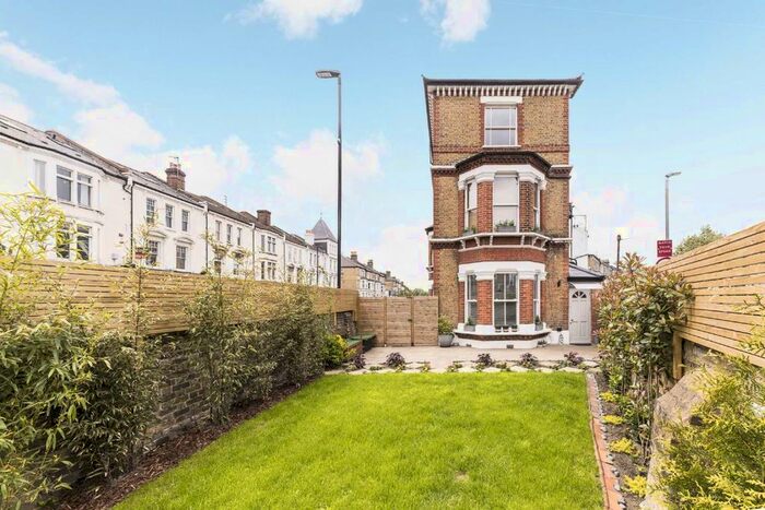 Studio To Rent In Battersea Rise, London, SW11