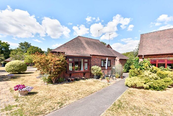 1 Bedroom Retirement Property For Sale In Bowling Court Fairmile, Henley-On-Thames, RG9
