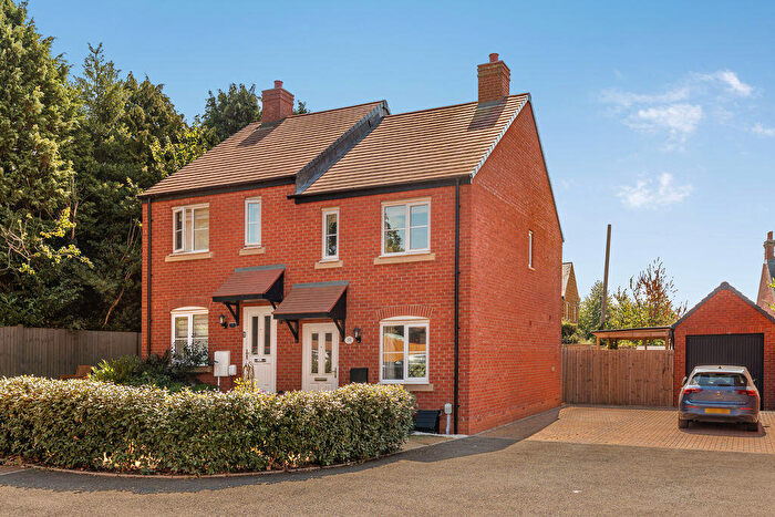 2 Bedroom Semi-Detached House For Sale In Jenkinson Road, Banbury - No Onward Chain, OX16