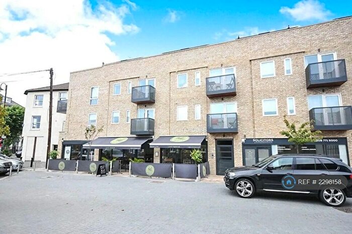 3 Bedroom Flat To Rent In Lita House, London, SE25