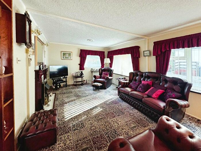 2 Bedroom Detached House For Sale In Oakland Glen, Walton-le-Dale, Preston, Lancashire, PR5