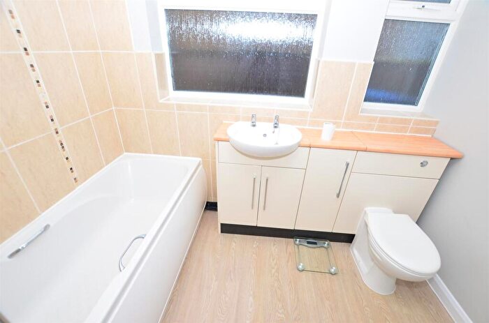 2 Bedroom Detached Bungalow To Rent In Lambourn Drive, Allestree, Derby, DE22