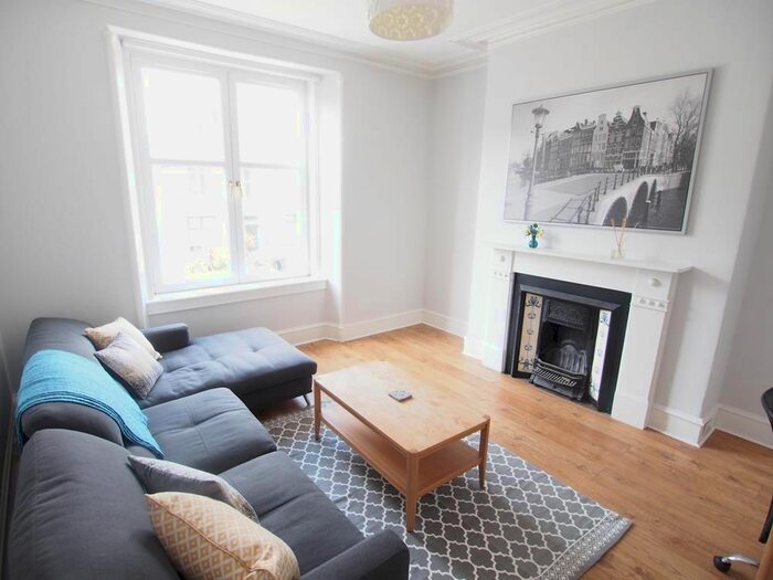 2 Bedroom Flat To Rent In Balmoral Place, First Floor Right, AB10
