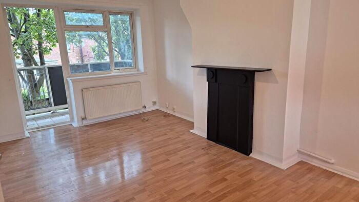 3 Bedroom Flat To Rent In Chadwick Road, London, NW10