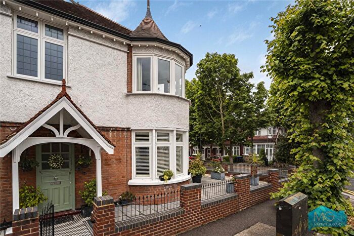 4 Bedroom End Of Terrace House For Sale In Woodberry Avenue, London, N21