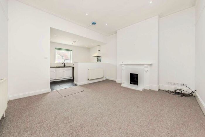 3 Bedroom Flat To Rent In Harrow Road, Kensal Rise, NW10