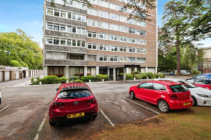 1 Bedroom Flat For Sale In Bassett Avenue, Southampton, SO16