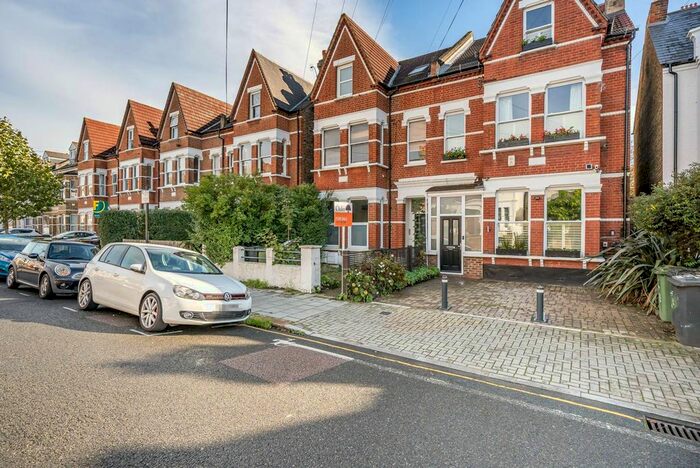 1 Bedroom Flat To Rent In Gleneagle Road, Streatham, London, SW16