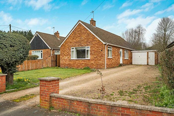 3 Bedroom Detached Bungalow For Sale In Cinnamon Close, Chalgrove, OX44