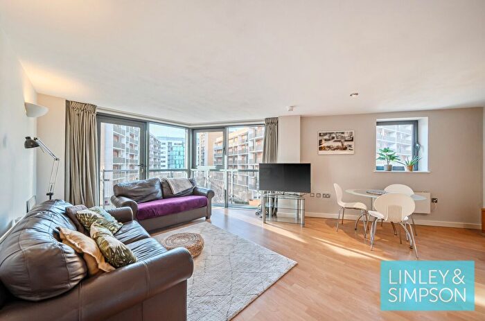 2 Bedroom Flat For Sale In Velocity West, City Walk, Leeds, Uk, LS11