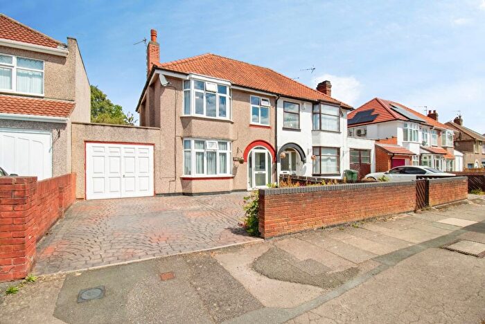 3 Bedroom Semi-Detached House For Sale In Fir Tree Avenue, Coventry, West Midlands, CV4