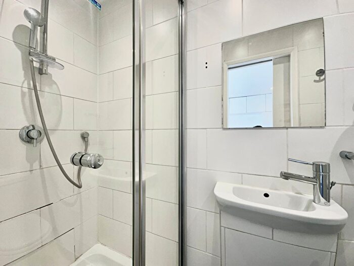 2 Bedroom Flat To Rent In Chesterton Square, London, W8
