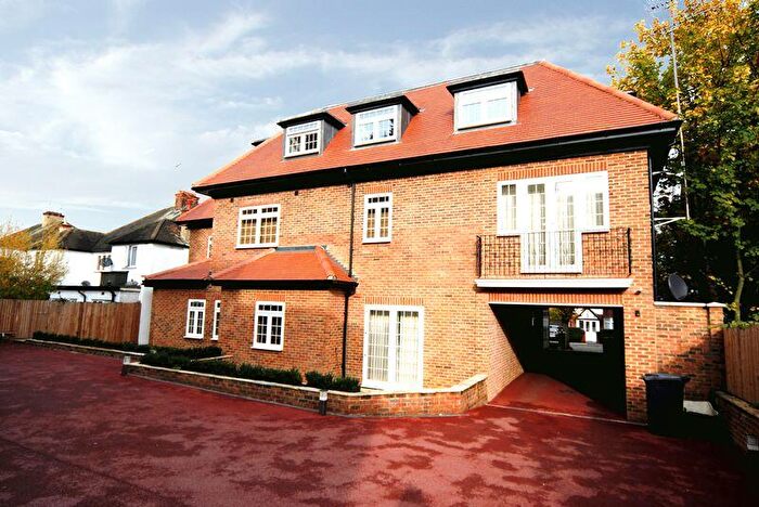 2 Bedroom Apartment To Rent In Beechcroft Avenue, Golders Green, NW11