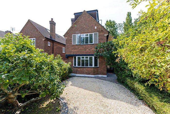 4 Bedroom House For Sale In Pinn Way, Ruislip, HA4