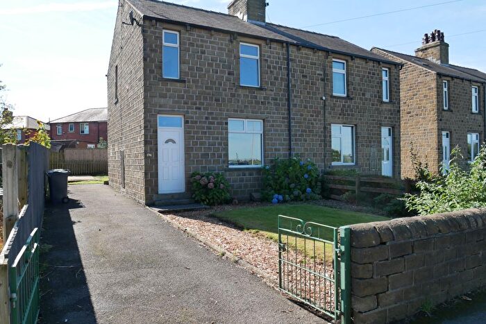 3 Bedroom End Of Terrace House To Rent In Commercial Road, Skelmanthorpe, Huddersfield, West Yorkshire, HD8