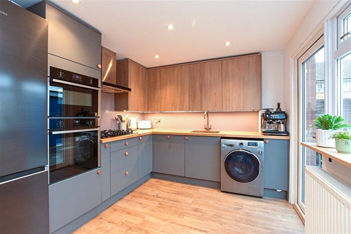 3 Bedroom End Of Terrace House For Sale In Tilers Way, Reigate, Surrey, RH2