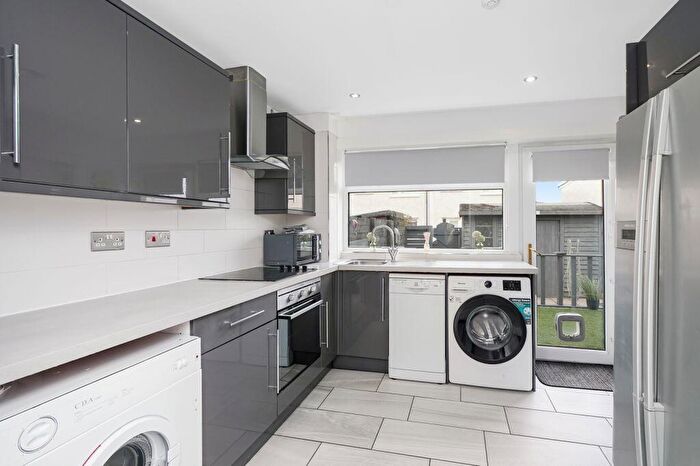 3 Bedroom End Of Terrace House For Sale In Cameron Crescent, Bonnyrigg, EH19