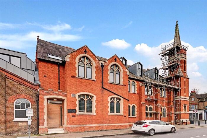 2 Bedroom Flat For Sale In Huddlestone Road, Cricklewood, NW2