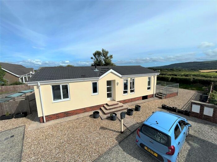 2 Bedroom Mobile/park Home For Sale In Trevadlock Hall Park, Launceston, PL15