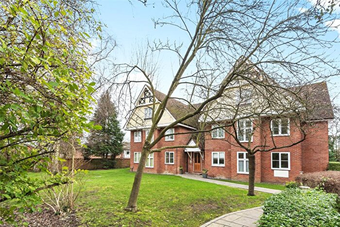 2 Bedroom Flat To Rent In Woodstock House, Rectory Road, Wokingham, Berkshire, RG40