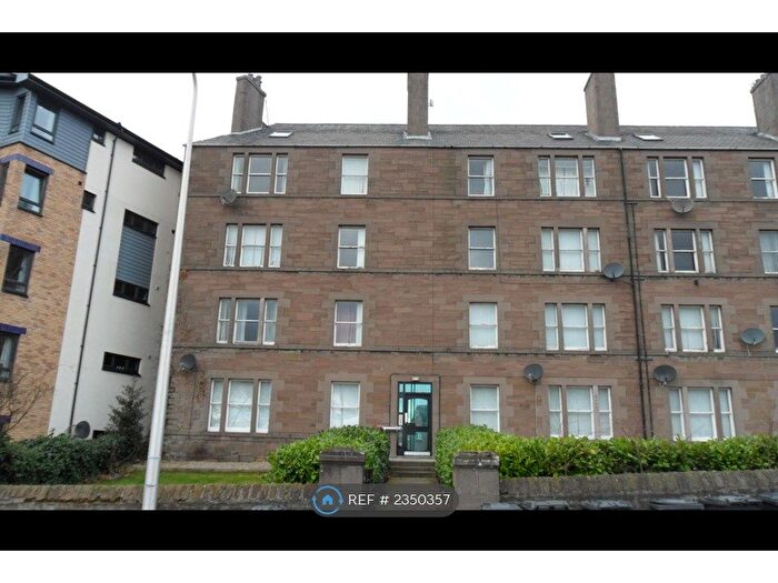 3 Bedroom Flat To Rent In Roseangle, Dundee, DD1