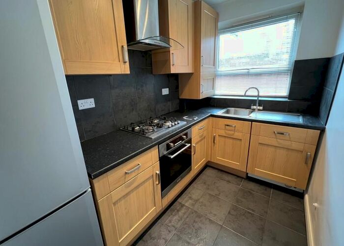 2 Bedroom Flat To Rent In Gruneisen Road, Finchley, N3