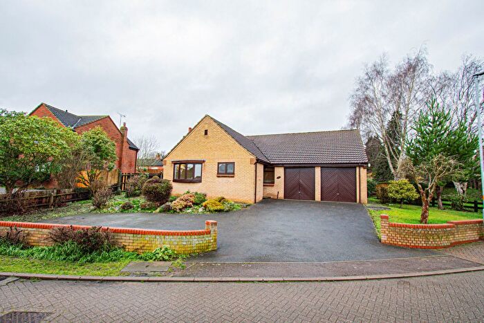 3 Bedroom Detached Bungalow For Sale In Meadow Way, Irthlingborough, NN9