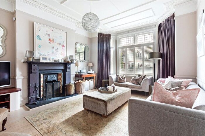 4 Bedroom Semi-Detached House To Rent In Braxted Park, London, SW16