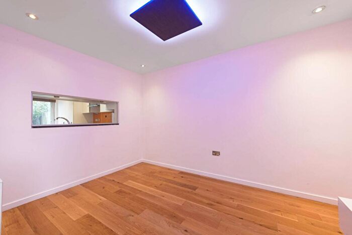 4 Bedroom House To Rent In Thirleby Road, Mill Hill East, London, NW7