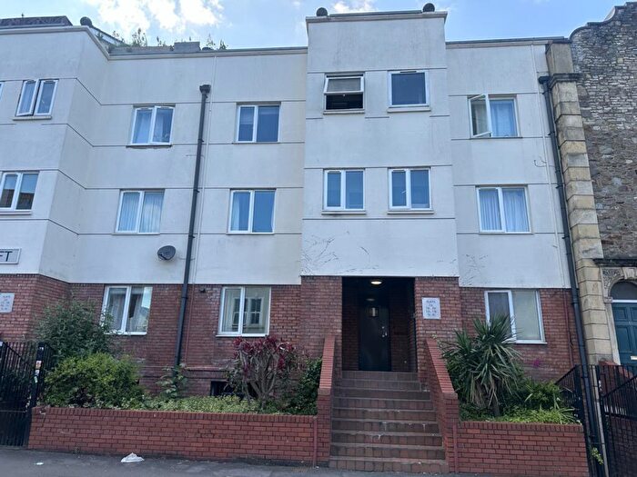 1 Bedroom Flat To Rent In Dairy Croft, Bristol, BS2