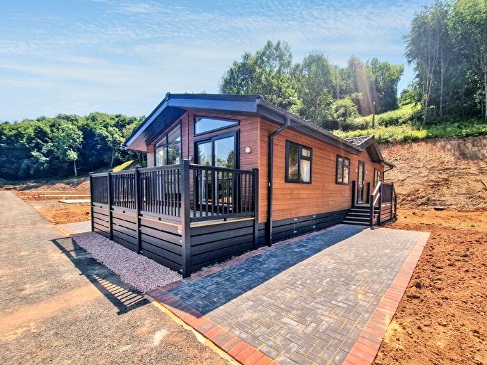 2 Bedroom Park Home For Sale In Nadine's Country Park, Newton St Cyres, Exeter, EX5