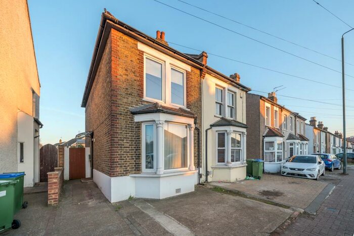 2 Bedroom Semi Detached House To Rent In Erith Road Bexleyheath, DA7